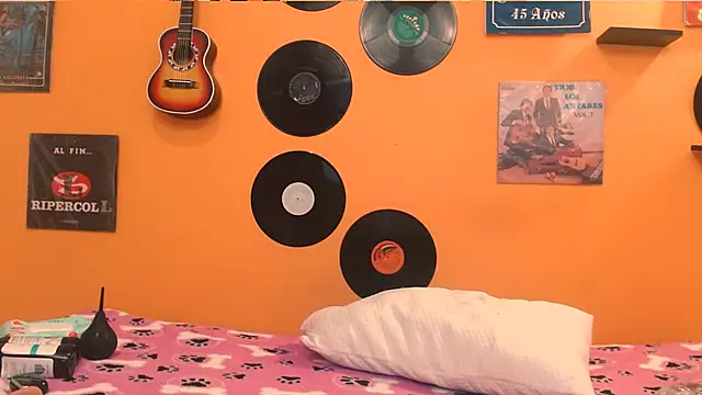 meisevil77 online show from December 2025 02:56:02 AM