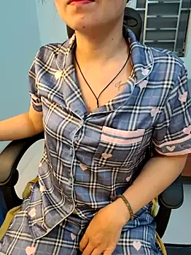 Snapshot of Bee_sweet chatting on November 2025 03:16:02 PM Bee sweet online show from November 2025 03:16:02 PM