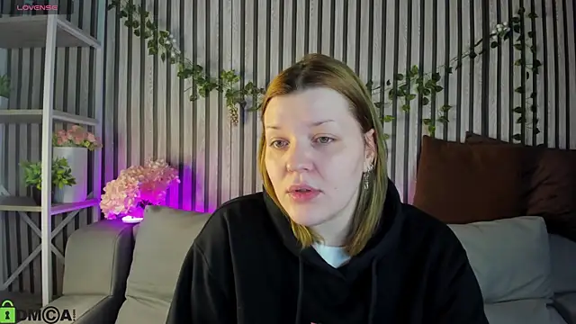 Michele Greenn online show from February 2026 01:06:02 AM