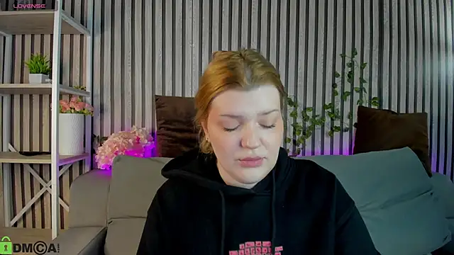 Michele Greenn online show from March 2026 01:02:01 AM