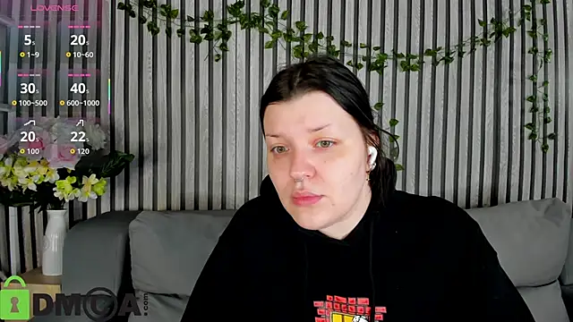 Michele Greenn online show from November 2025 01:10:02 AM