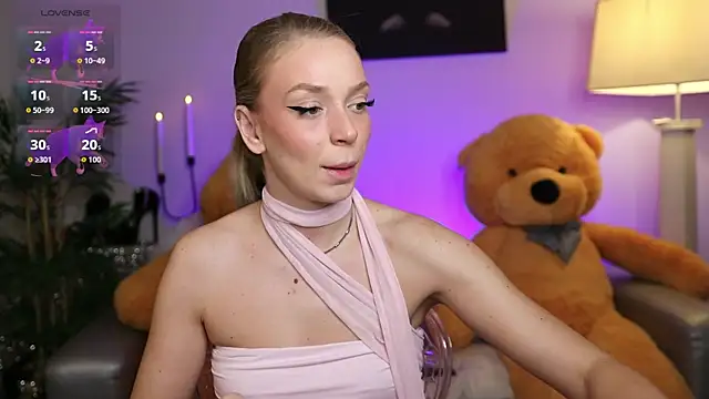 Snapshot of NovaHollisx chatting on December 2025 05:28:01 AM NovaHollisx online show from December 2025 05:28:01 AM