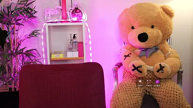 NovaHollisx online show from April 2026 06:32:02 AM