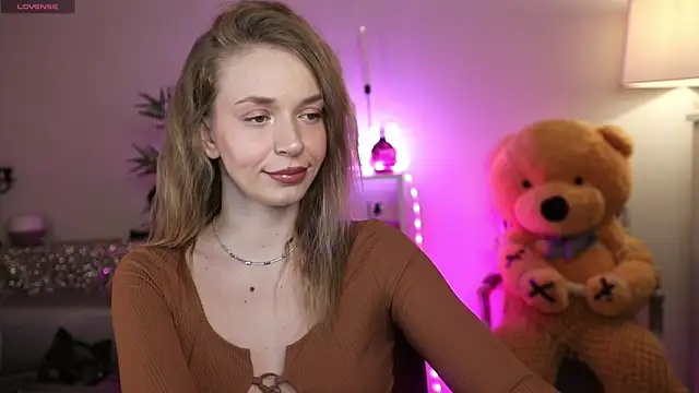 NovaHollisx online show from April 2026 04:30:01 AM