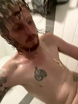 Snapshot of BIGxRED chatting on September 2025 12:09:02 AM BIGxRED online show from September 2025 12:09:02 AM