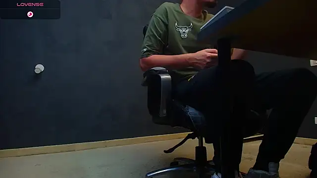 EnzoRace online show from October 2025 04:57:02 AM