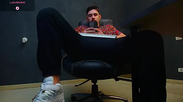 EnzoRace online show from October 2025 04:55:02 AM