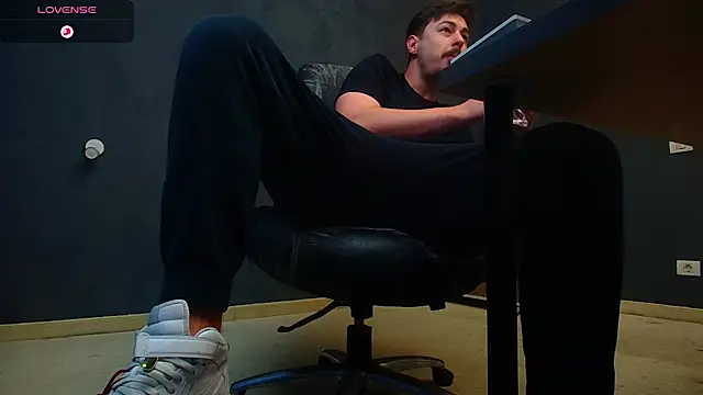 EnzoRace online show from November 2025 06:05:01 AM