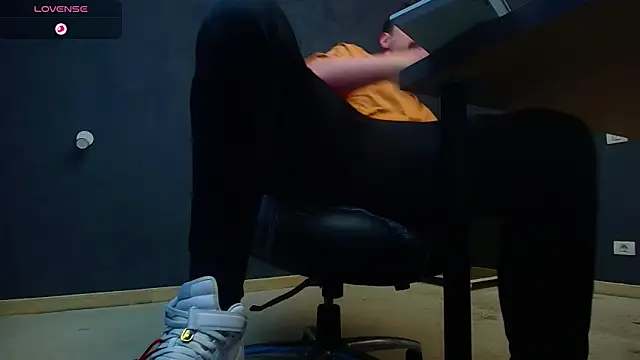 EnzoRace online show from November 2025 06:06:01 AM