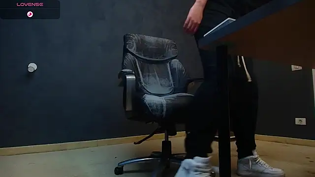 EnzoRace online show from October 2025 05:50:01 AM