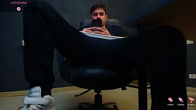 EnzoRace online show from November 2025 06:07:02 AM