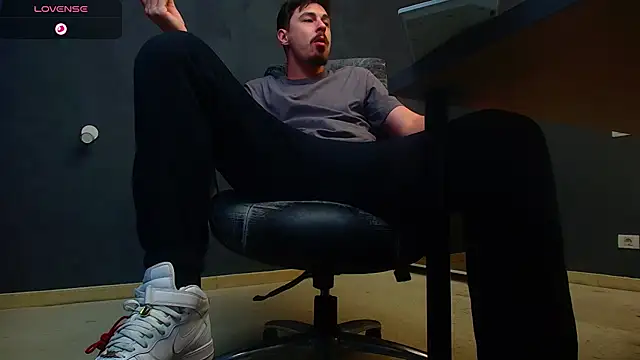 EnzoRace online show from November 2025 05:55:01 AM