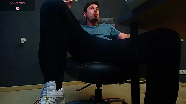 EnzoRace online show from November 2025 05:55:03 AM