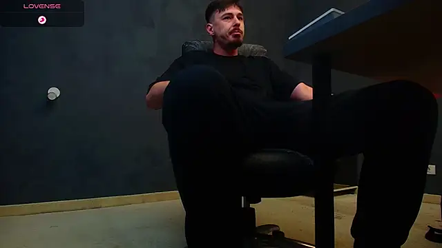 EnzoRace online show from November 2025 05:33:01 AM