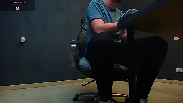 EnzoRace online show from November 2025 05:57:02 AM