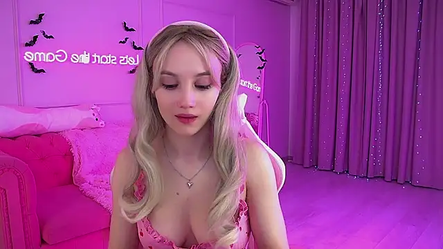 StacyEvances online show from October 2025 06:30:01 PM
