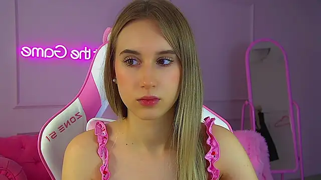 Snapshot of VictoriaHopsons chatting on November 2025 06:08:01 PM VictoriaHopsons online show from November 2025 06:08:01 PM