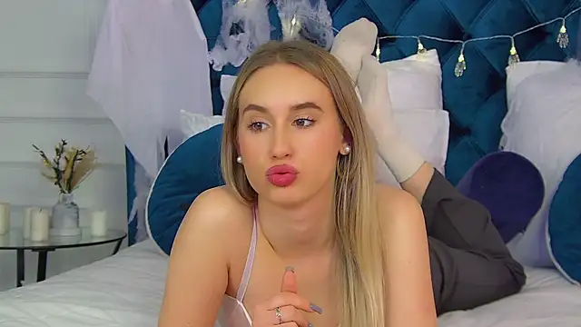 VictoriaHopsons online show from October 2025 04:17:01 PM