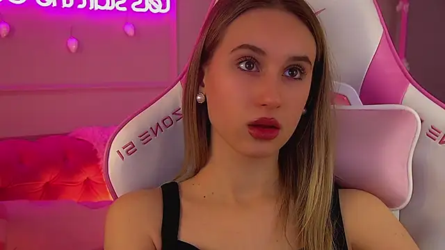 Snapshot of VictoriaHopsons chatting on December 2025 06:47:01 PM VictoriaHopsons online show from December 2025 06:47:01 PM