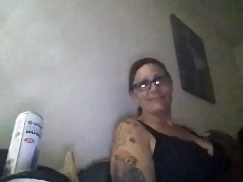 Snapshot of SparklesB1tch chatting on October 2025 01:02:01 PM SparklesB1tch online show from October 2025 01:02:01 PM