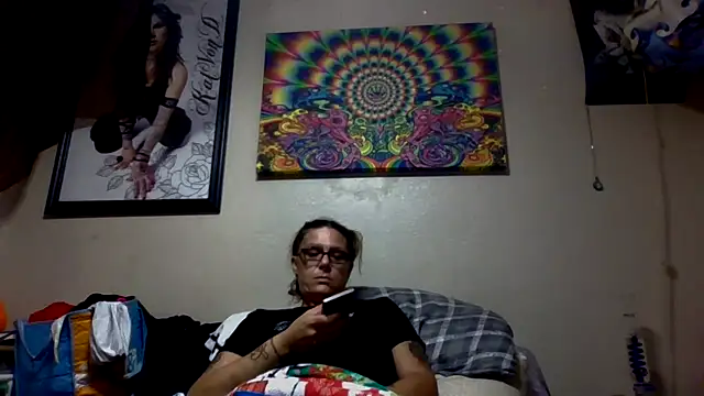 Snapshot of SparklesB1tch chatting on October 2025 12:56:02 AM SparklesB1tch online show from October 2025 12:56:02 AM