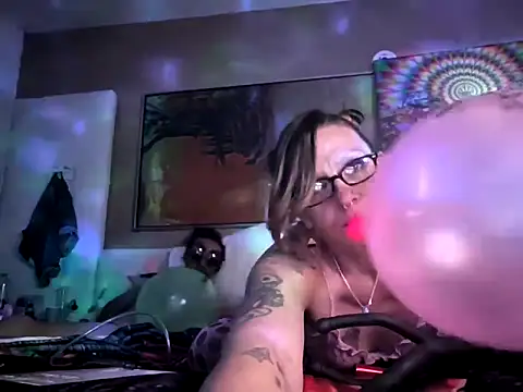 SparklesB1tch online show from April 2026 09:33:01 AM