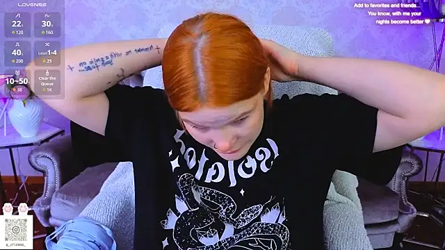 Clumsy Nana online show from October 2025 06:41:01 PM