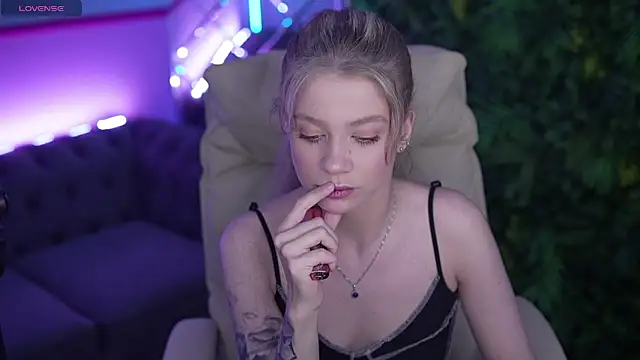 SandyLayy online show from May 2026 01:34:02 PM