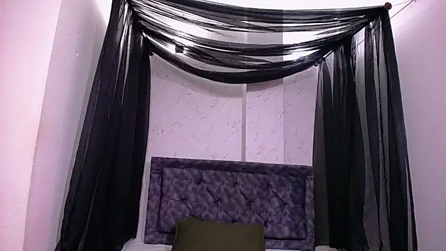 mia  thomson  online show from December 2025 03:04:01 PM