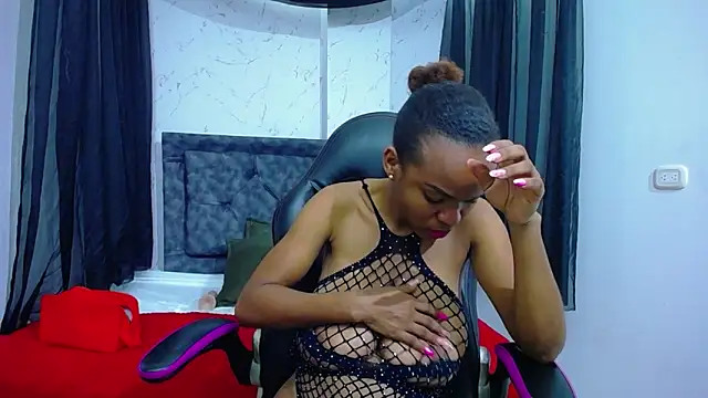 mia  thomson  online show from December 2025 01:28:01 PM