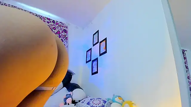 milita houston online show from November 2025 05:45:02 PM