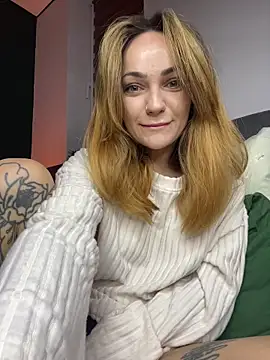 Snapshot of SaraLow chatting on September 2025 01:12:02 AM SaraLow online show from September 2025 01:12:02 AM
