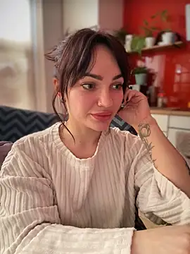 SaraLow online show from February 2026 01:32:02 PM