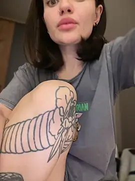 SaraLow online show from March 2026 01:01:04 PM