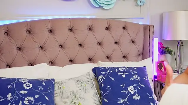 JenniferLovve online show from April 2026 04:30:01 AM