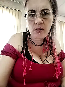Snapshot of est_82 chatting on September 2025 09:42:02 AM est 82 online show from September 2025 09:42:02 AM