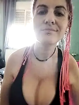 Snapshot of est_82 chatting on October 2025 03:25:01 PM est 82 online show from October 2025 03:25:01 PM