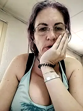 Snapshot of est_82 chatting on September 2025 07:58:01 AM est 82 online show from September 2025 07:58:01 AM