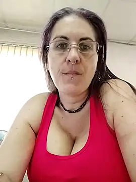 Snapshot of est_82 chatting on September 2025 09:05:02 AM est 82 online show from September 2025 09:05:02 AM