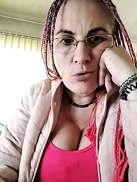 Snapshot of est_82 chatting on September 2025 09:04:02 AM est 82 online show from September 2025 09:04:02 AM