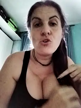 Snapshot of est_82 chatting on September 2025 05:29:01 PM est 82 online show from September 2025 05:29:01 PM