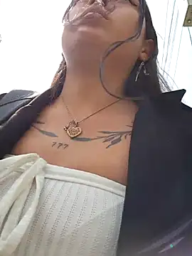 LunaHot 777 online show from December 2025 06:34:02 PM