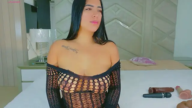 Snapshot of RoseMariee_ chatting on May 2026 10:36:01 AM RoseMariee online show from May 2026 10:36:01 AM