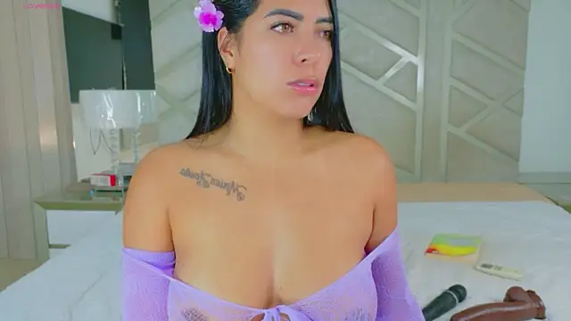 Snapshot of RoseMariee_ chatting on May 2026 11:29:02 AM RoseMariee online show from May 2026 11:29:02 AM