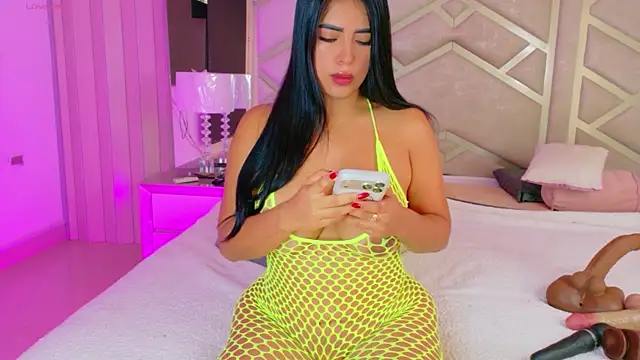 Snapshot of RoseMariee_ chatting on May 2026 01:39:02 PM RoseMariee online show from May 2026 01:39:02 PM