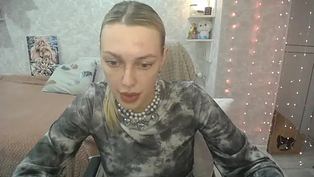 NickyAdamidi online show from October 2025 04:28:01 PM