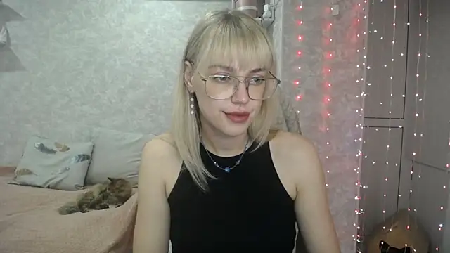 NickyAdamidi online show from September 2025 04:10:05 PM