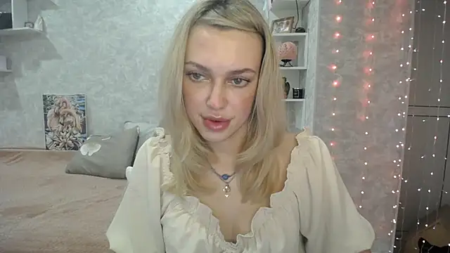 NickyAdamidi online show from September 2025 04:23:02 PM