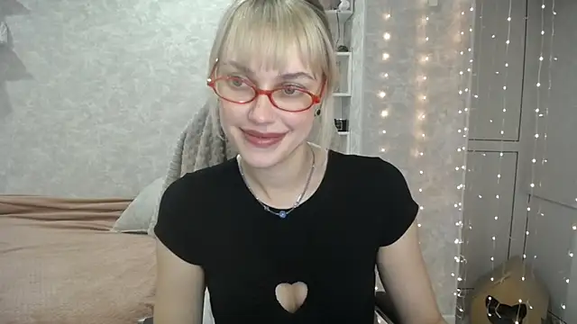 NickyAdamidi online show from September 2025 04:07:01 PM