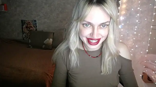 NickyAdamidi online show from December 2025 04:41:01 PM